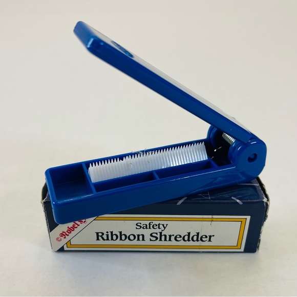 Nobel Hall Safety Ribbon Shredder about 3 inches - Picture 6 of 6